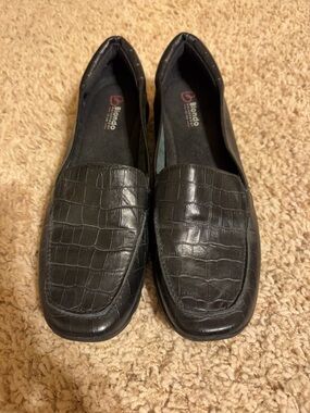 Blondo Black Croc-Embossed Slip-On Loafers